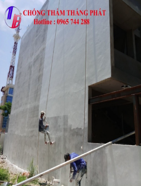 Thi công lăn chống thấm tường bền ngoài nhà