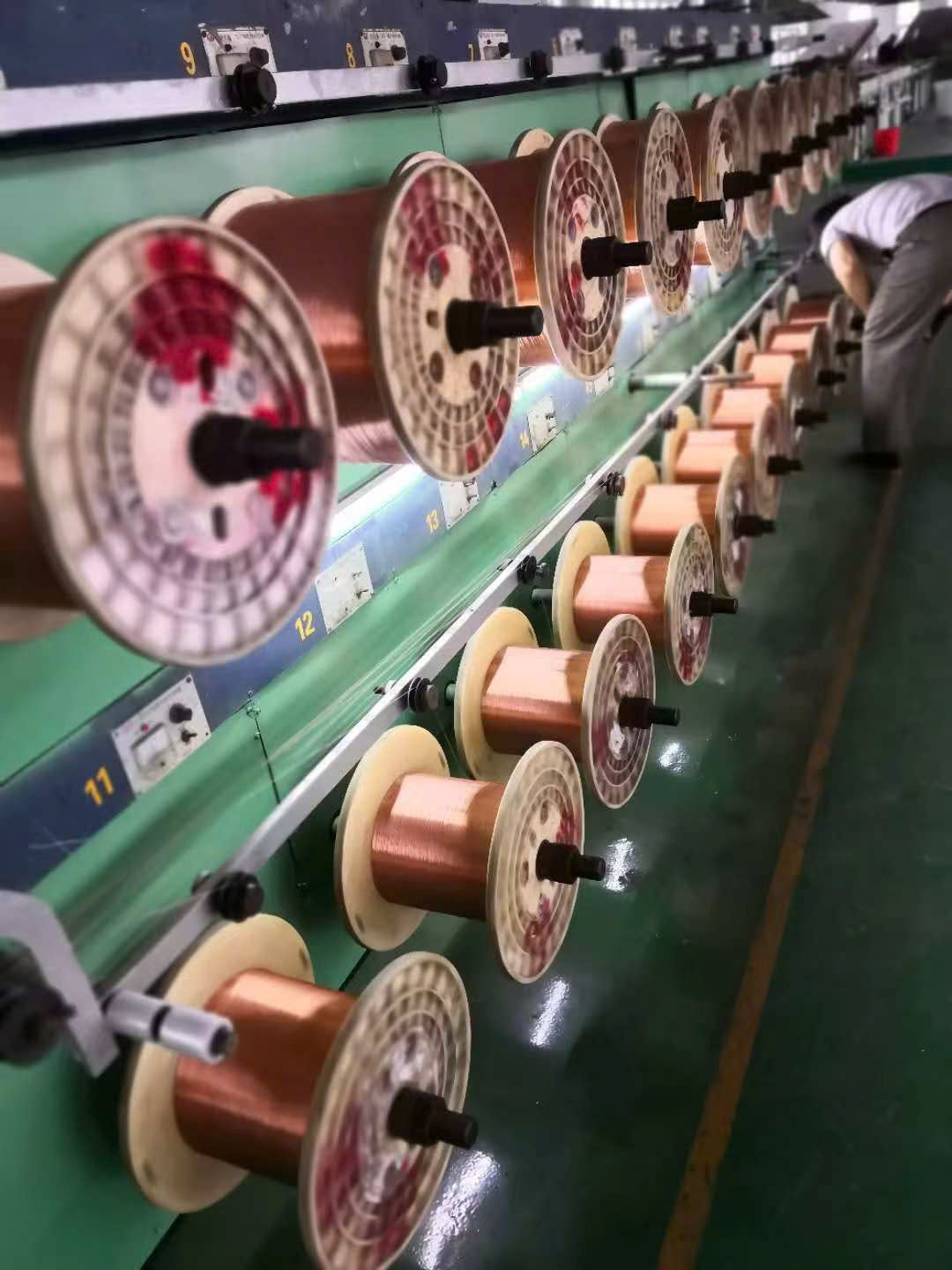 Cuộn dây kim loại - Kim Loại Màu Hồng Đỉnh Thái Việt Nam - Công Ty TNHH Vật Liệu Hợp Kim Hồng Đỉnh Thái Việt Nam