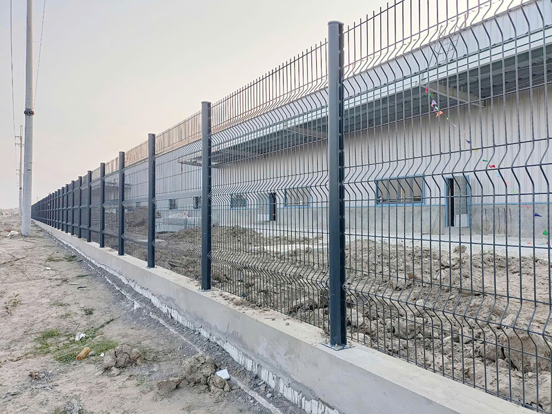 Hàng rào mạ kẽm chấn sóng