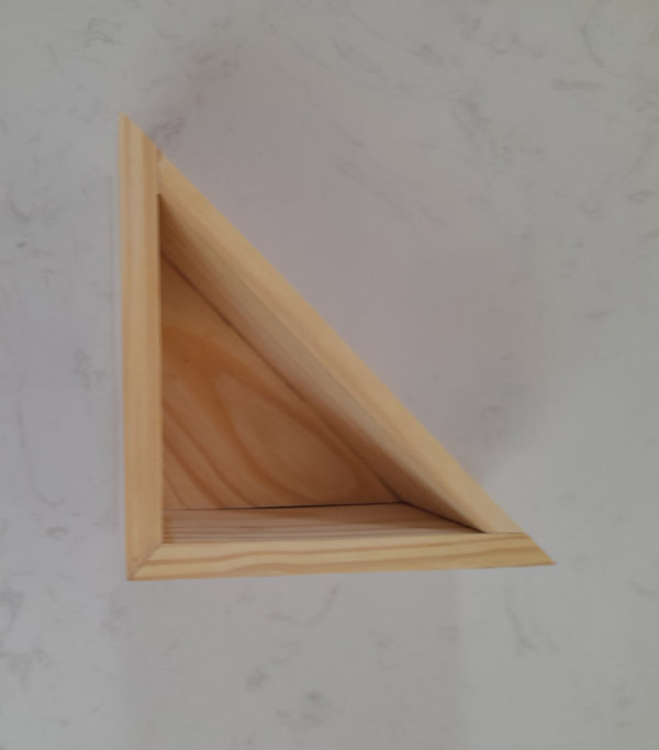 Hộp gỗ tam giác vuông
