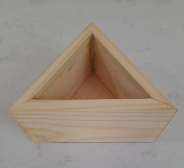 Hộp gỗ tam giác đều