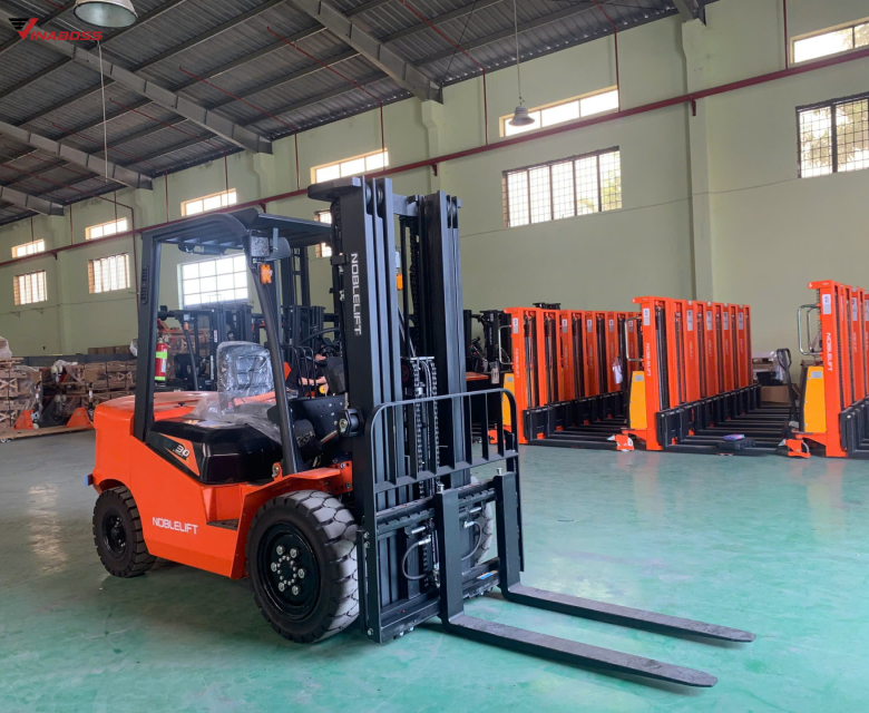 Xe nâng dầu Diesel ngồi lái Noblelift