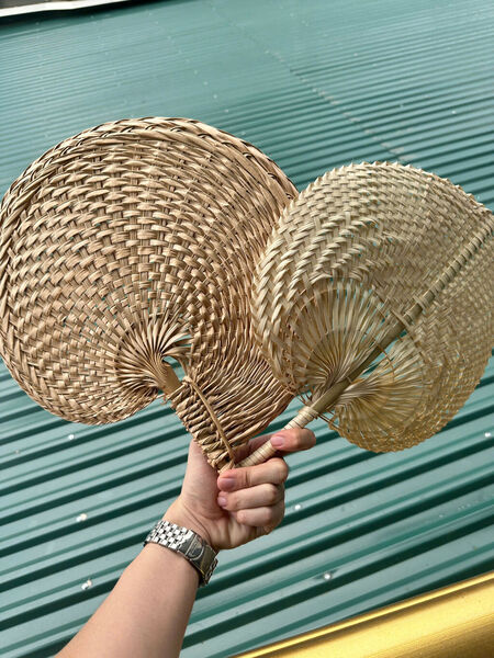 Quạt mây đan thủ công mini