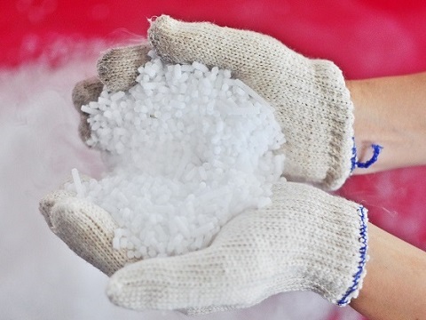 Đá khô dạng viên