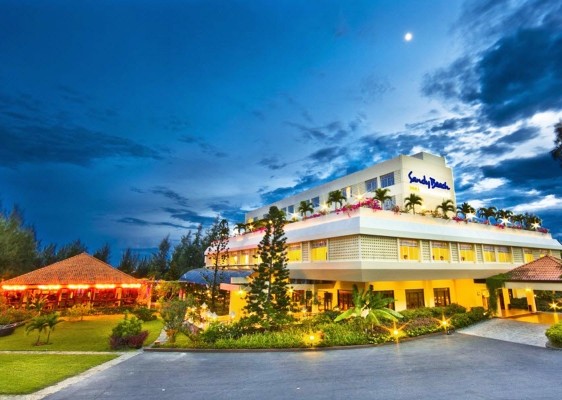 Sandy Beach Non Nước Resort