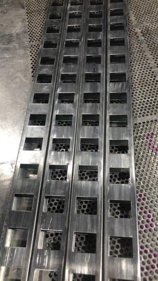 Thanh đục lỗ CNC