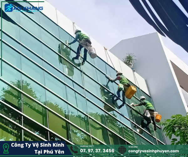 Dịch vụ vệ sinh kính
