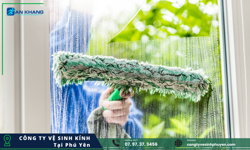 Dịch vụ vệ sinh kính