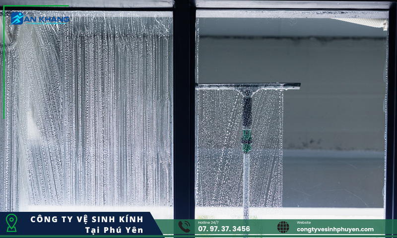 Dịch vụ vệ sinh kính