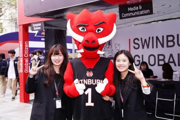 Mascot Razor Swinburne Việt Nam