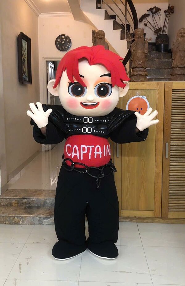 Mascot ca sỹ Captain Boy