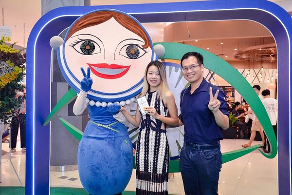Mascot gương