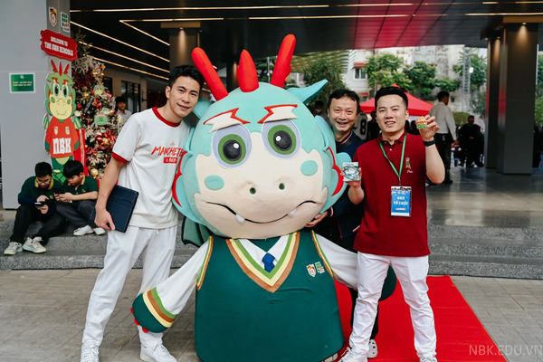 Mascot rồng Pigon