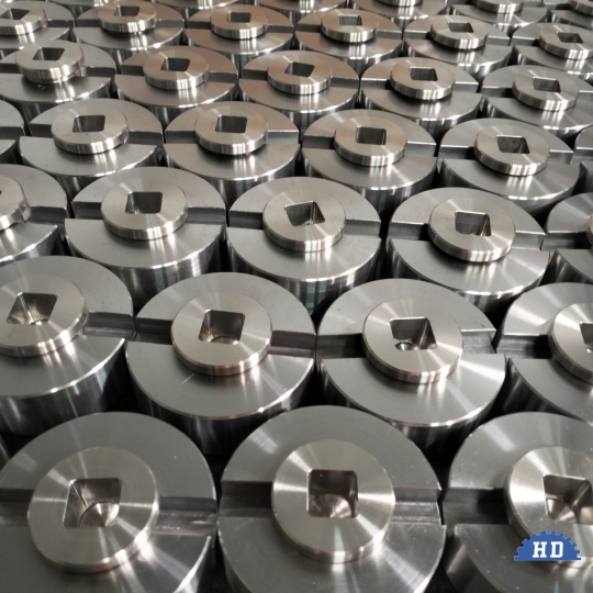 Gia công chi tiết máy theo yêu cầu