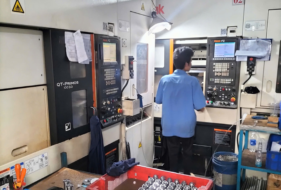 Máy tiện CNC