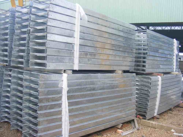 Thang máng mạ kẽm