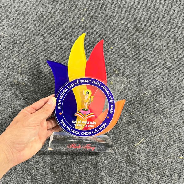 Cúp mica quà tặng sự kiện - Quà Tặng Mạnh Dũng - Công Ty Cổ Phần Quảng Cáo Mạnh Dũng