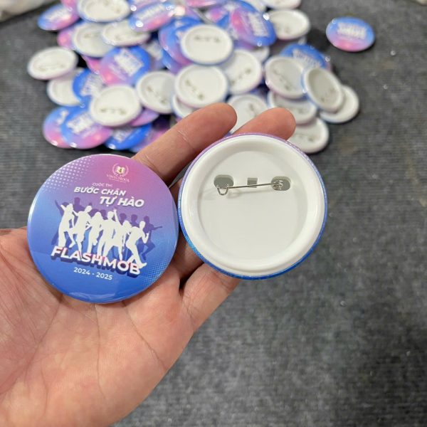 Huy hiệu logo đeo áo cho sự kiện - Quà Tặng Mạnh Dũng - Công Ty Cổ Phần Quảng Cáo Mạnh Dũng