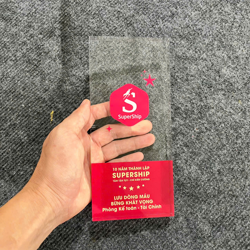 Cúp quà tặng nhân viên