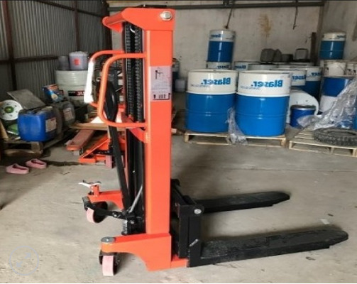 Xe nâng tay cao 2 tấn 2.5M