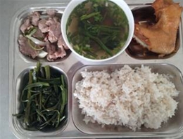 Cánh gà chiên, bò xào hành tây - An Tâm Foods - Công Ty TNHH Cung Cấp Suất Ăn An Tâm