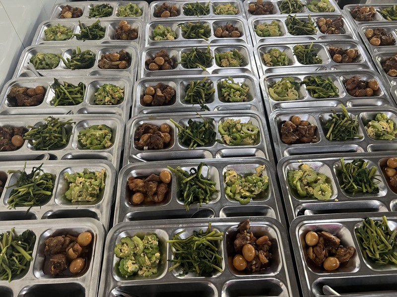 Hình ảnh chia thức ăn - An Tâm Foods - Công Ty TNHH Cung Cấp Suất Ăn An Tâm