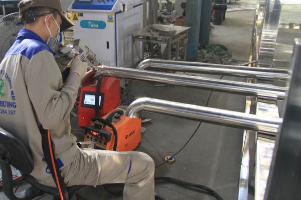 Dịch vụ hàn và hoàn thiện