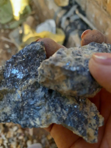 Quặng thô - Công Ty Cổ Phần Unite Việt Nam