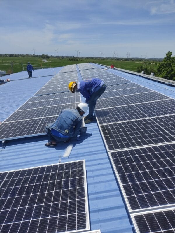 Lắp đặt trọn gói điện mặt trời 70kW tại xưởng may Thái Triệu