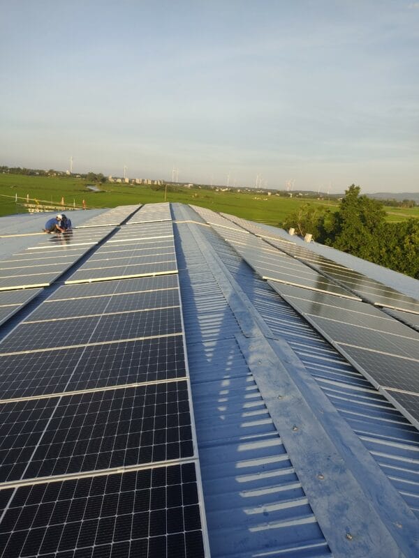 Lắp đặt trọn gói điện mặt trời 70kW tại xưởng may Thái Triệu