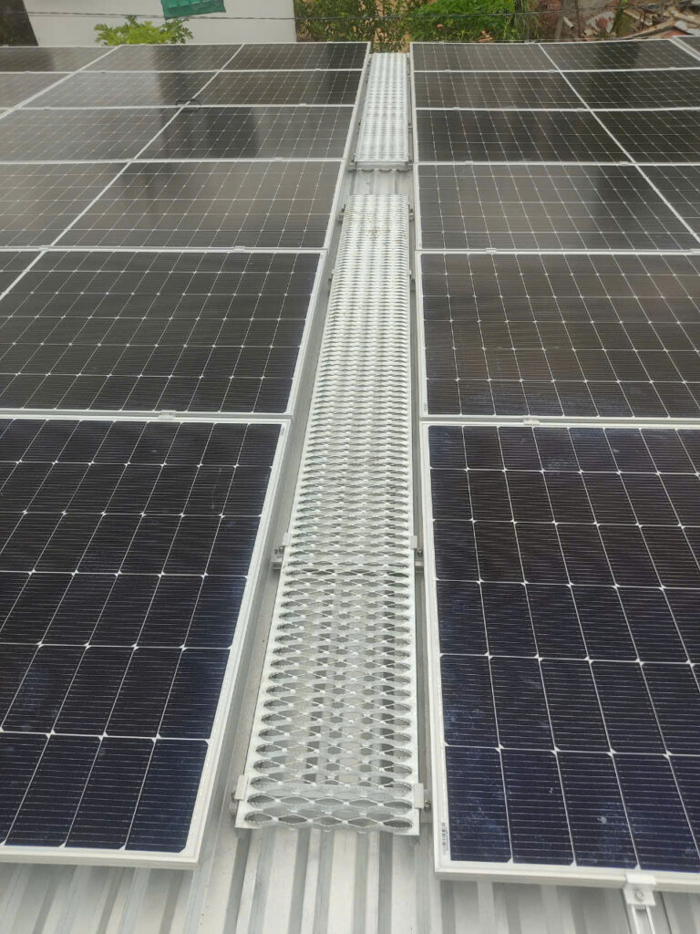 Lắp đặt hệ điện mặt trời có lưu trữ 3 pha 61kWp - 51.2kWh