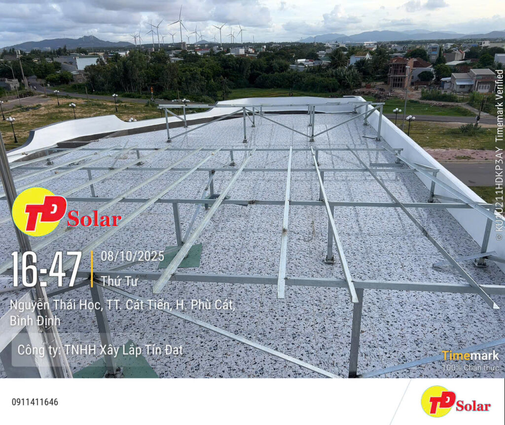 Lắp đặt hệ thống điện mặt trời 15kW Hybrid 3 pha có lưu trữ