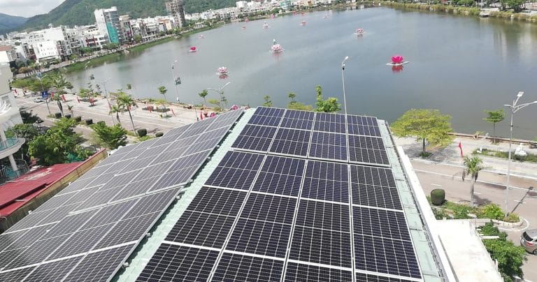 Lắp điện mặt trời công suất 27kWp - 3 pha tại quán cà phê Mộc Trà