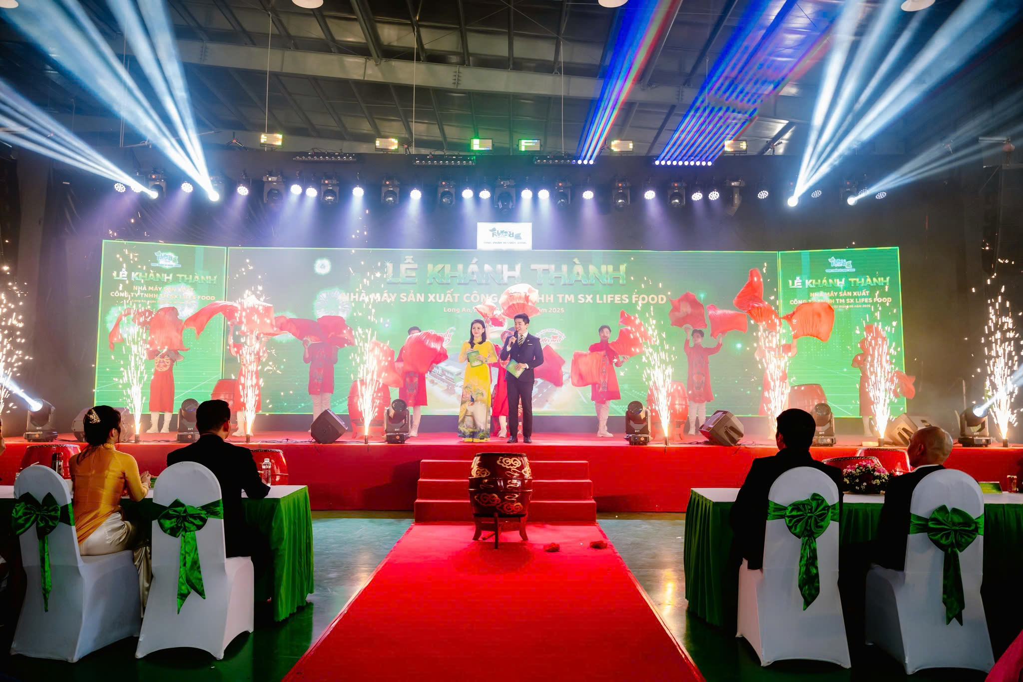 Tổ chức sự kiện
