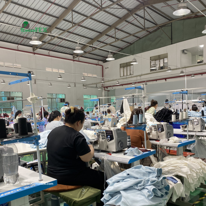 Công nhân may làm việc tại xưởng sản xuất - Công Ty TNHH IGREEN TEX Vietnam