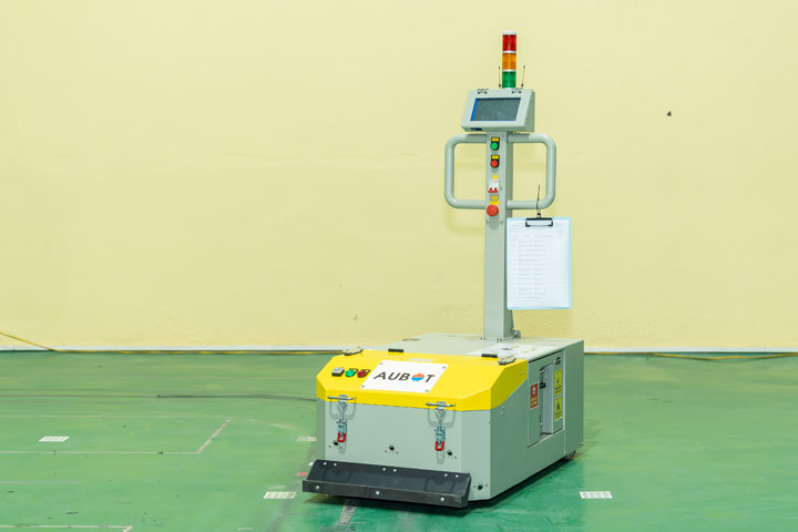 Xe tự hành AGV kéo hàng Tugger T500 (thực tế) - Tự Động Hóa Và Robotics Aubot - Công Ty Cổ Phần Tự Động Hóa Và Robotics Aubot