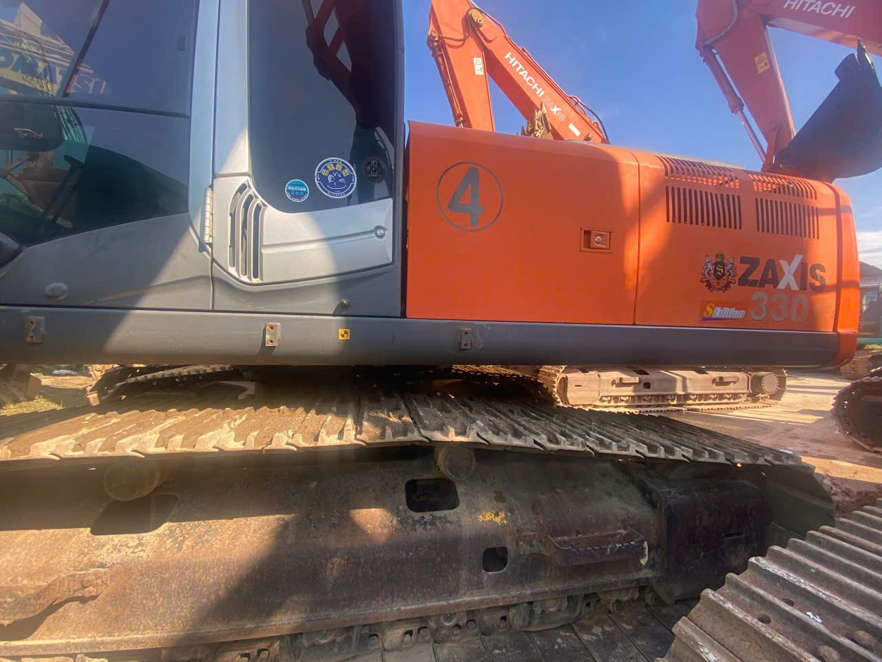 Máy đào - San Lấp Mặt Bằng 68 Ngọc Khánh - Công Ty TNHH 68 Ngọc Khánh