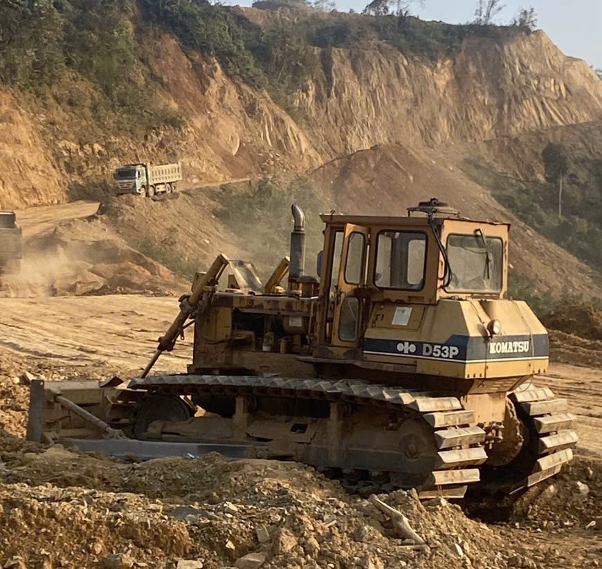 Máy ủi - San Lấp Mặt Bằng 68 Ngọc Khánh - Công Ty TNHH 68 Ngọc Khánh