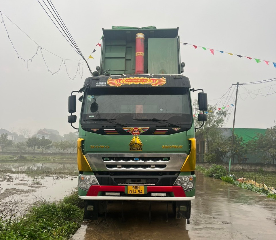 Xe 98H-01454 - San Lấp Mặt Bằng 68 Ngọc Khánh - Công Ty TNHH 68 Ngọc Khánh