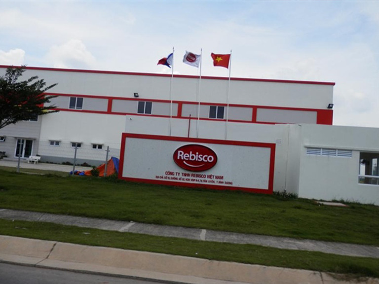 Chăm sóc mảng xanh Robisco VN - Cây Xanh Green Life - Công Ty TNHH Thương Mại Dịch Vụ Cây Xanh Green Life