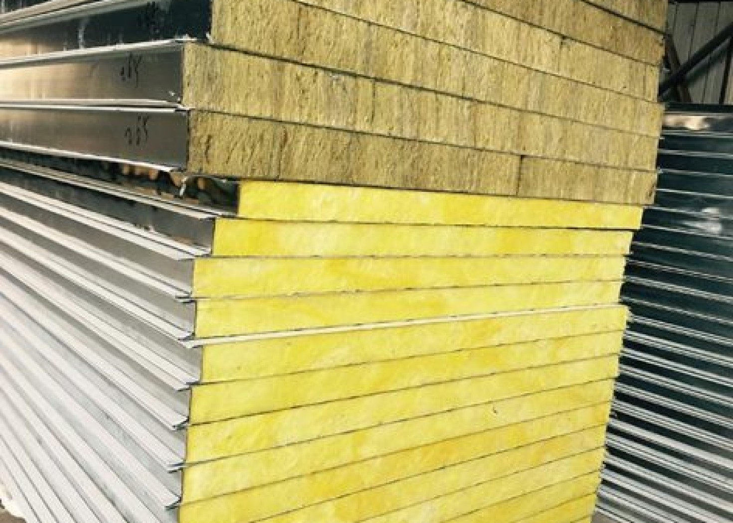 Panel Glasswol chống cháy ( Panel bông thủy tinh)