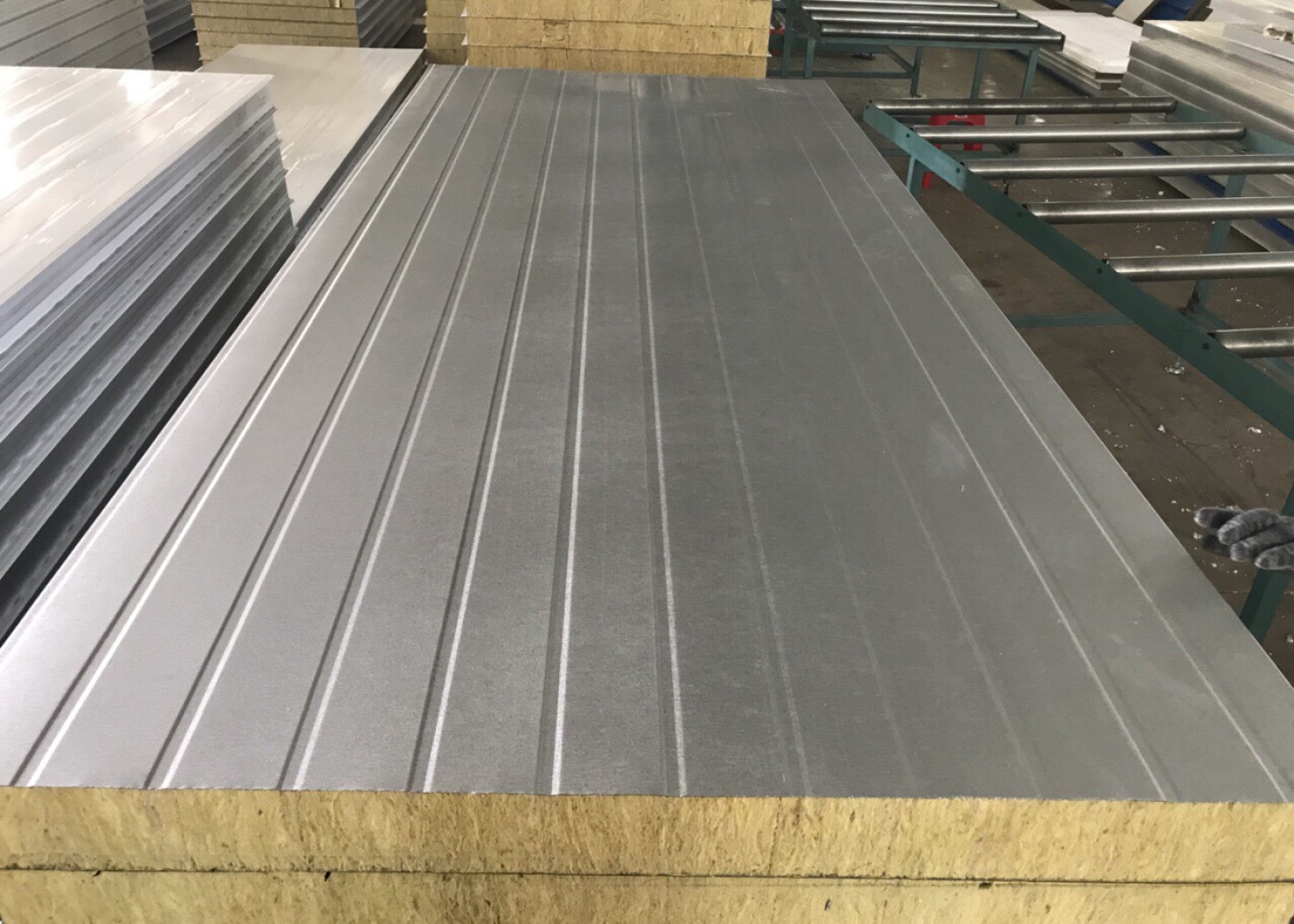 Panel Rockwool chống cháy ( Panel bông khoáng)