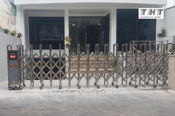 Cổng xếp inox - Công Ty TNHH Thiết Bị Tự Động THT