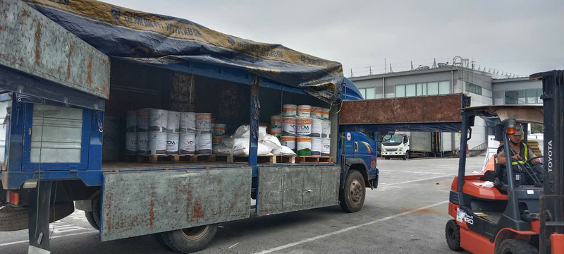 Vận chuyển hàng hóa bằng xe tải