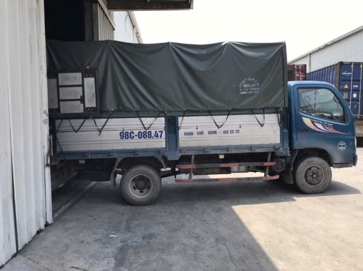 Vận chuyển hàng hóa bằng xe tải