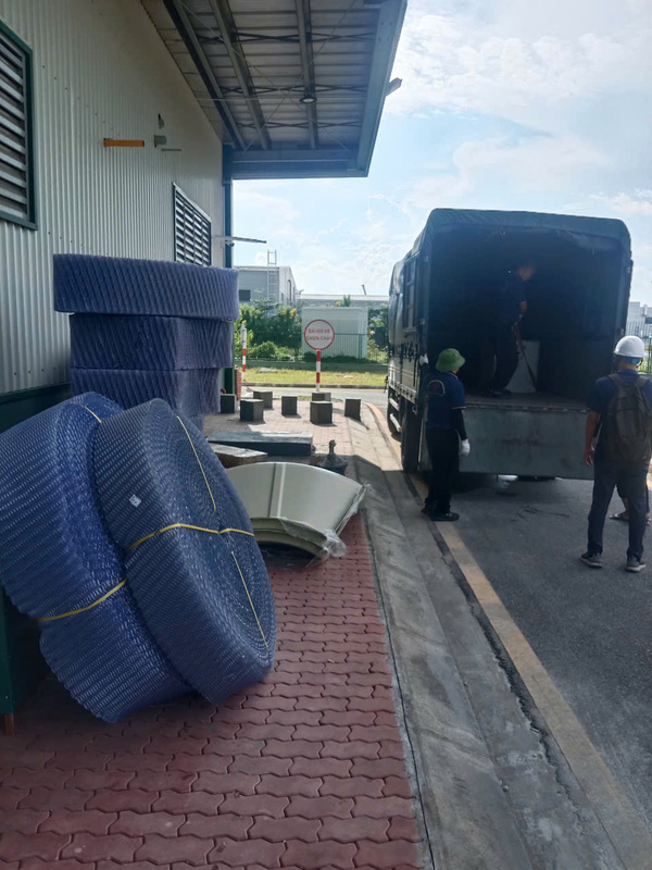 Vận chuyển hàng hóa bằng xe tải