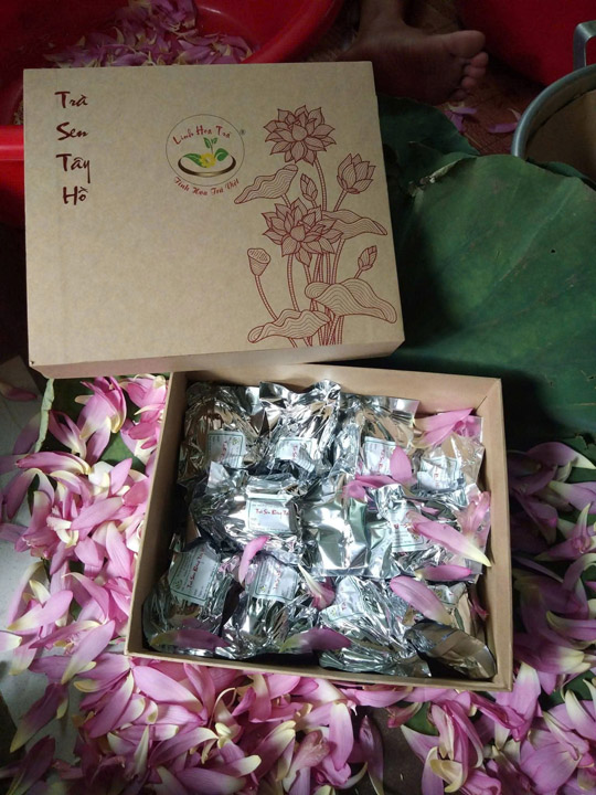 Hộp quà biếu tặng trà sen - Linh Hoa Trà  - Công Ty TNHH Tư Vấn Dịch Vụ Và Thương Mại Văn Lê