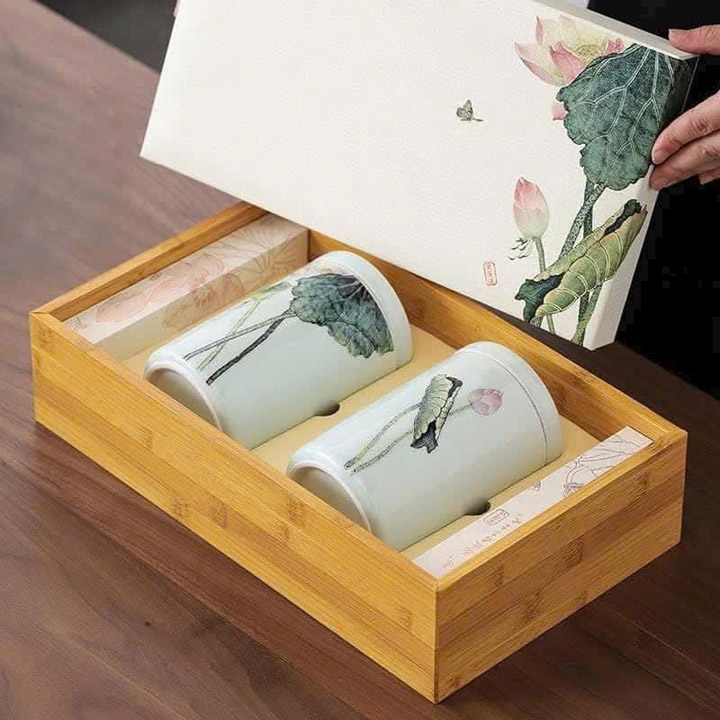 Hộp trà sen sứ xương - Linh Hoa Trà  - Công Ty TNHH Tư Vấn Dịch Vụ Và Thương Mại Văn Lê