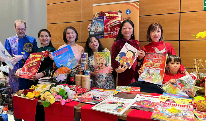 Linh Hoa Trà dự hội nghị - Linh Hoa Trà  - Công Ty TNHH Tư Vấn Dịch Vụ Và Thương Mại Văn Lê