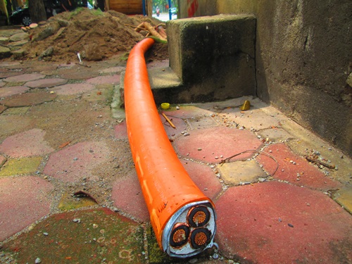 Cáp ngầm